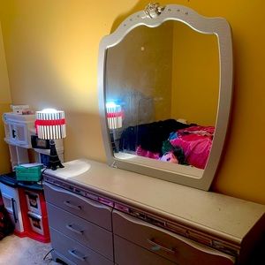 Selling my daughter Princess Bedroom set